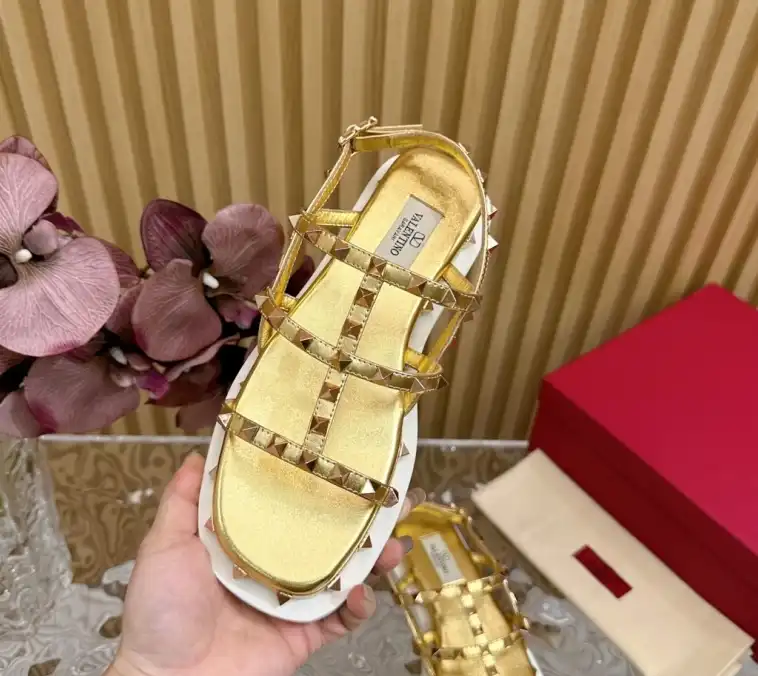 hype Valentino Sandals