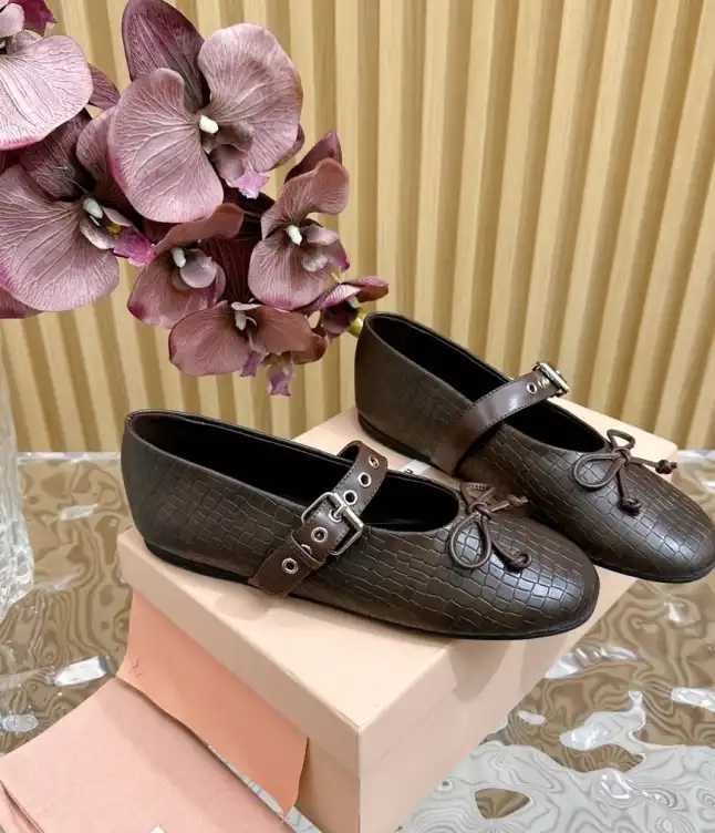 hype Miu Miu flat shoes