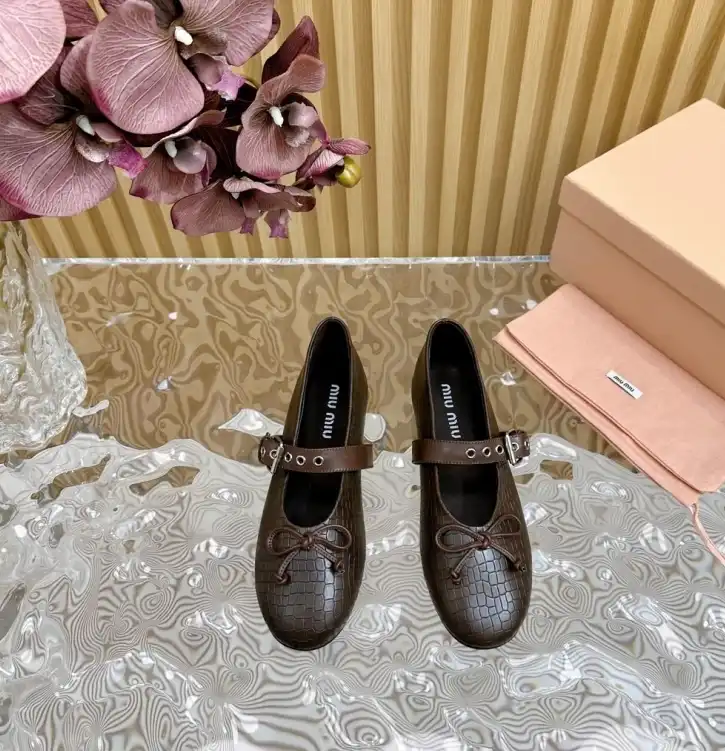 hype Miu Miu flat shoes