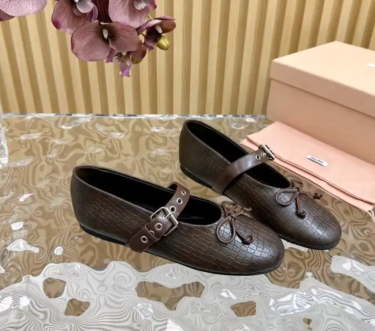 hype Miu Miu flat shoes