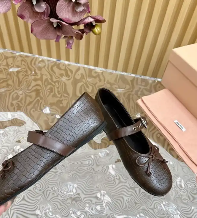 hype Miu Miu flat shoes