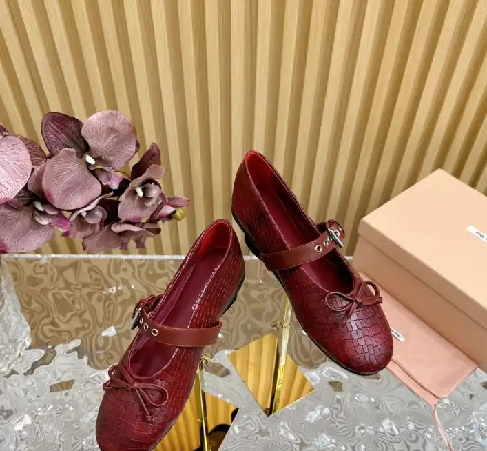 hype Miu Miu flat shoes