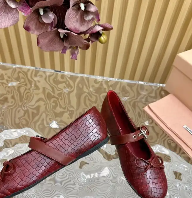 hype Miu Miu flat shoes