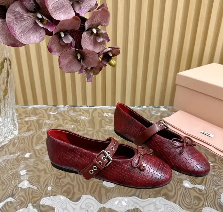 hype Miu Miu flat shoes