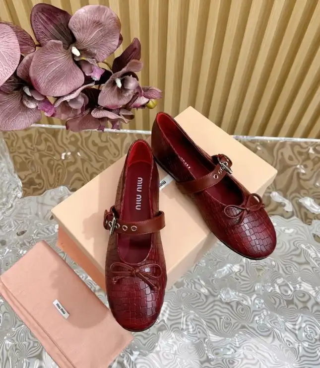 hype Miu Miu flat shoes