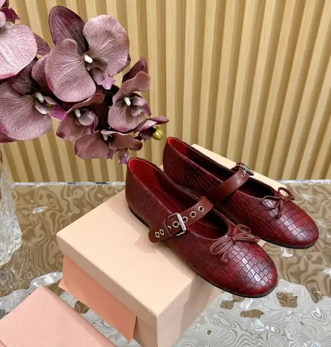 hype Miu Miu flat shoes