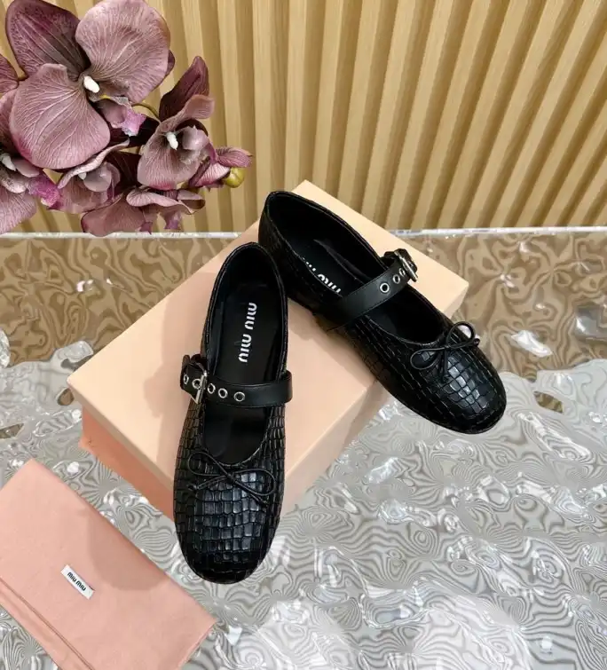 hype Miu Miu flat shoes