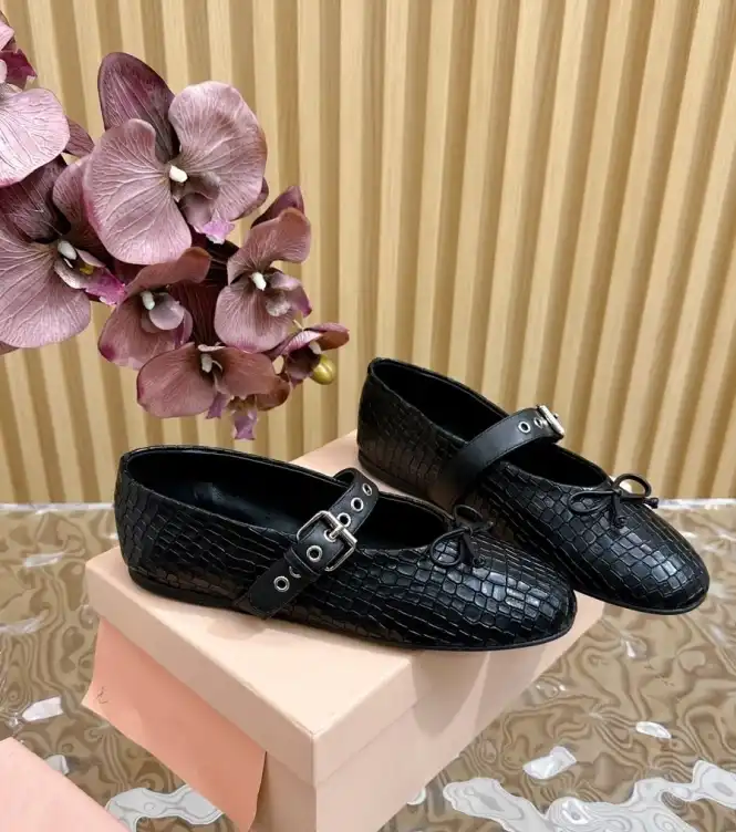 hype Miu Miu flat shoes