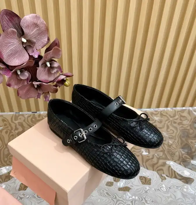 hype Miu Miu flat shoes