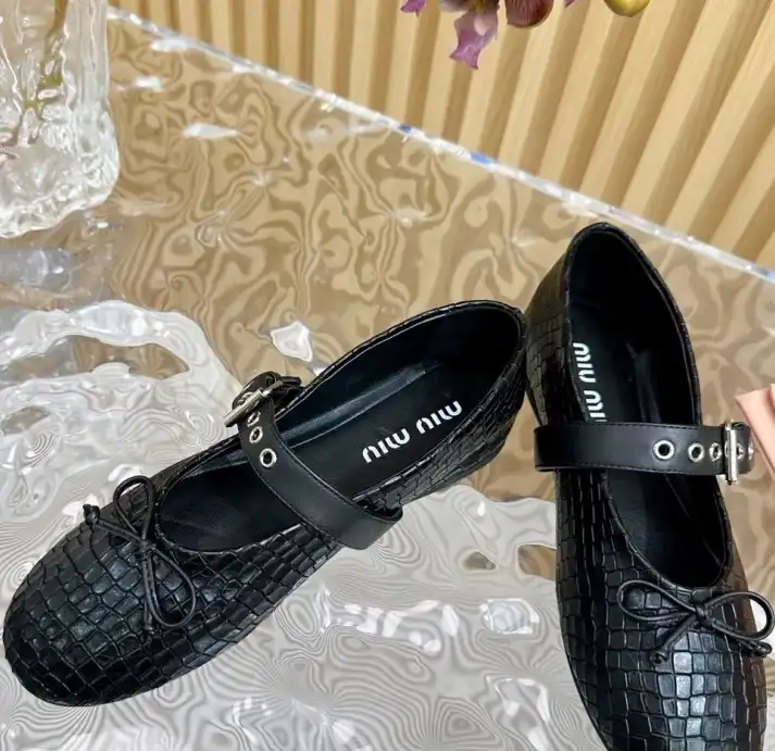 hype Miu Miu flat shoes