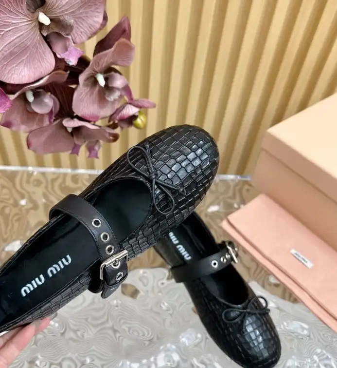 hype Miu Miu flat shoes