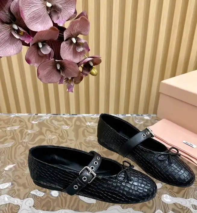 hype Miu Miu flat shoes