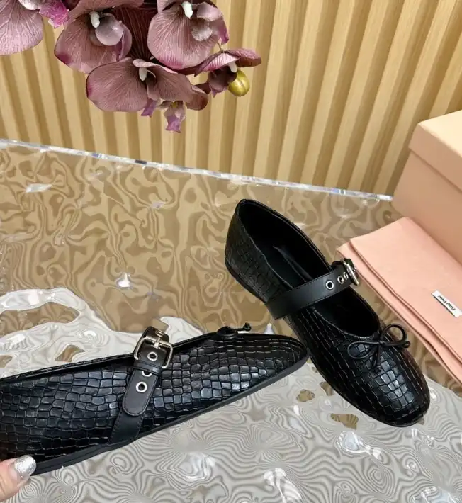 hype Miu Miu flat shoes