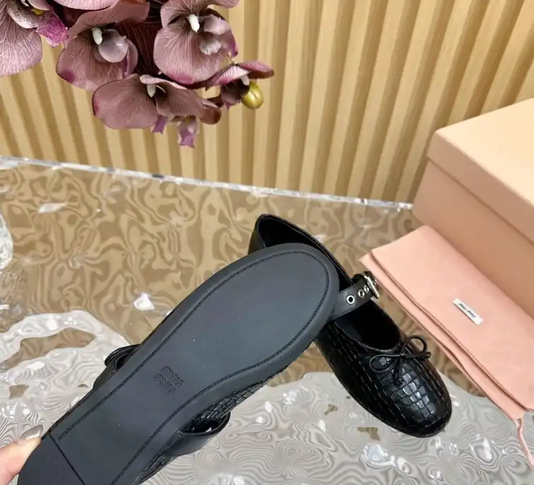 hype Miu Miu flat shoes