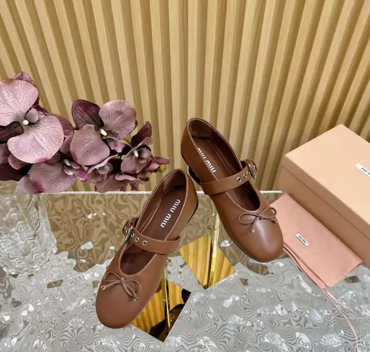 hype Miu Miu flat shoes