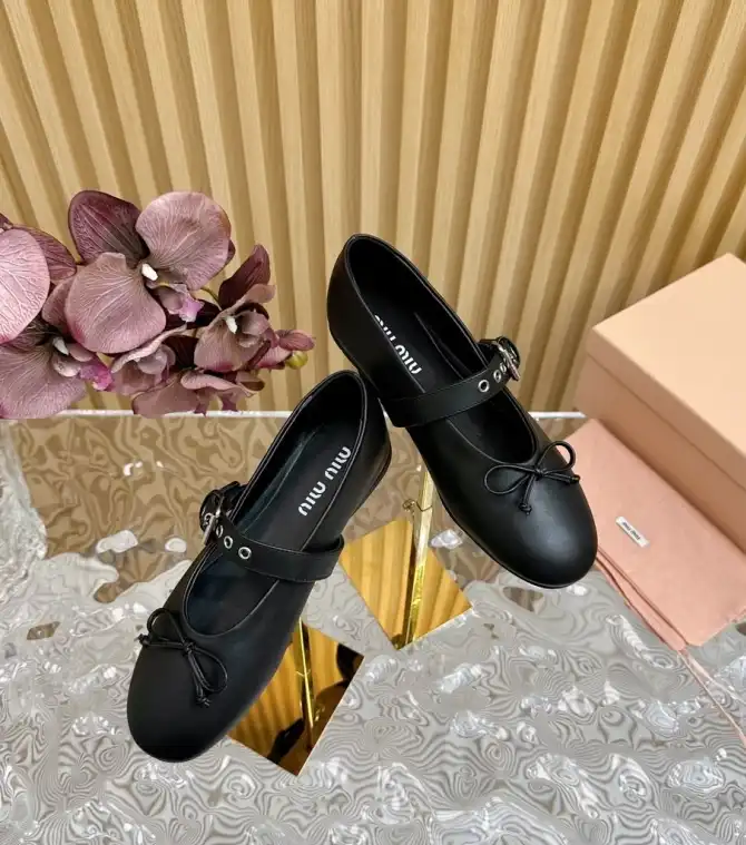 hype Miu Miu flat shoes