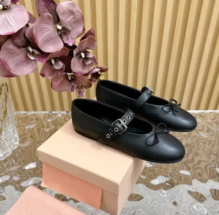 hype Miu Miu flat shoes