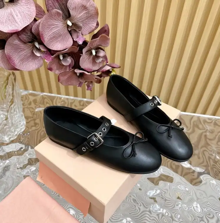 hype Miu Miu flat shoes