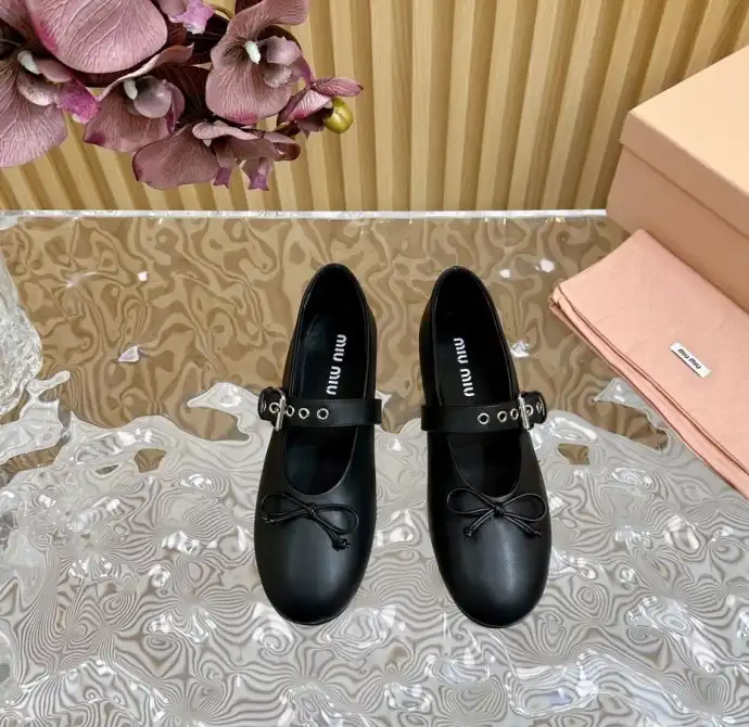 hype Miu Miu flat shoes