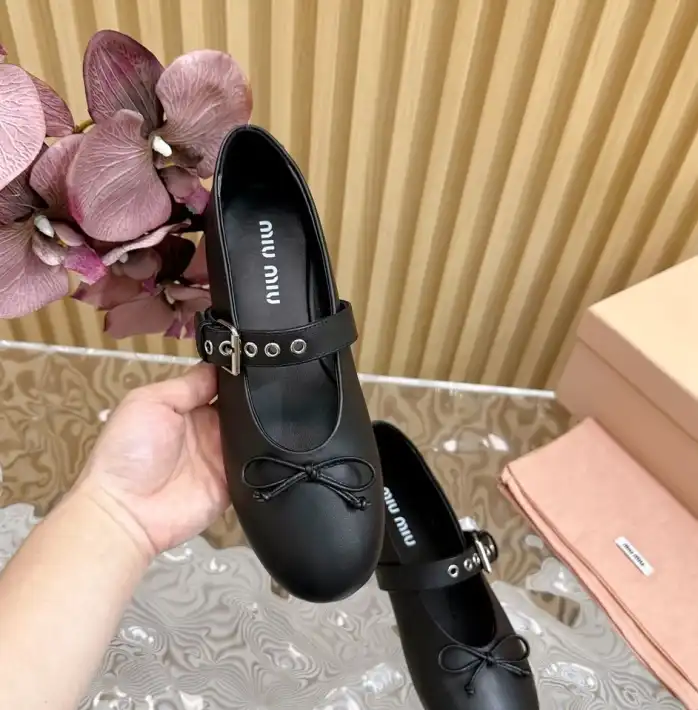 hype Miu Miu flat shoes