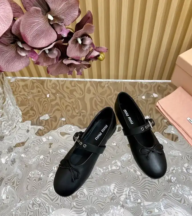 hype Miu Miu flat shoes