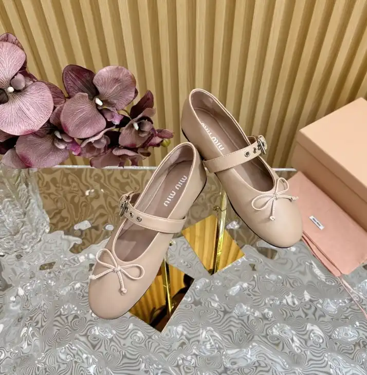 hype Miu Miu flat shoes