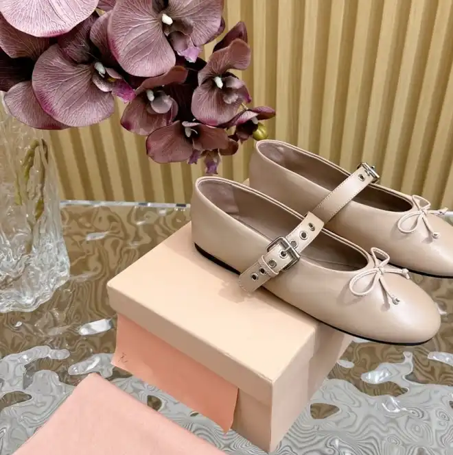 hype Miu Miu flat shoes