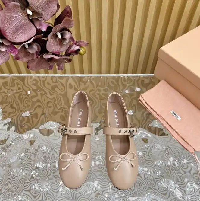 hype Miu Miu flat shoes