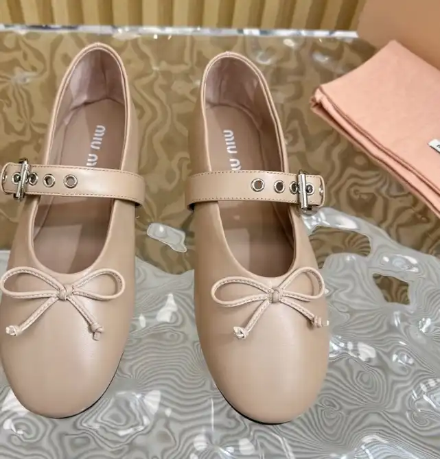 hype Miu Miu flat shoes