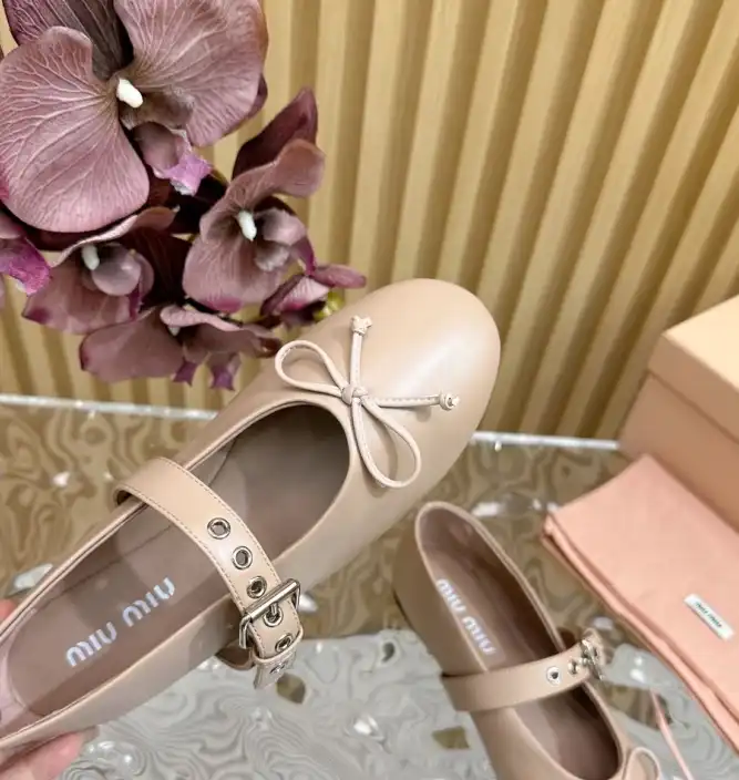 hype Miu Miu flat shoes