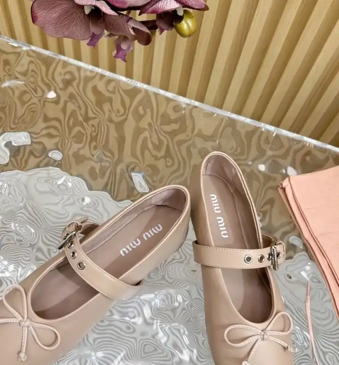 hype Miu Miu flat shoes