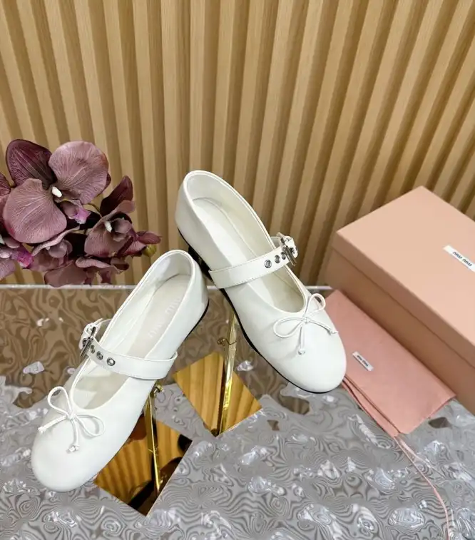 hype Miu Miu flat shoes