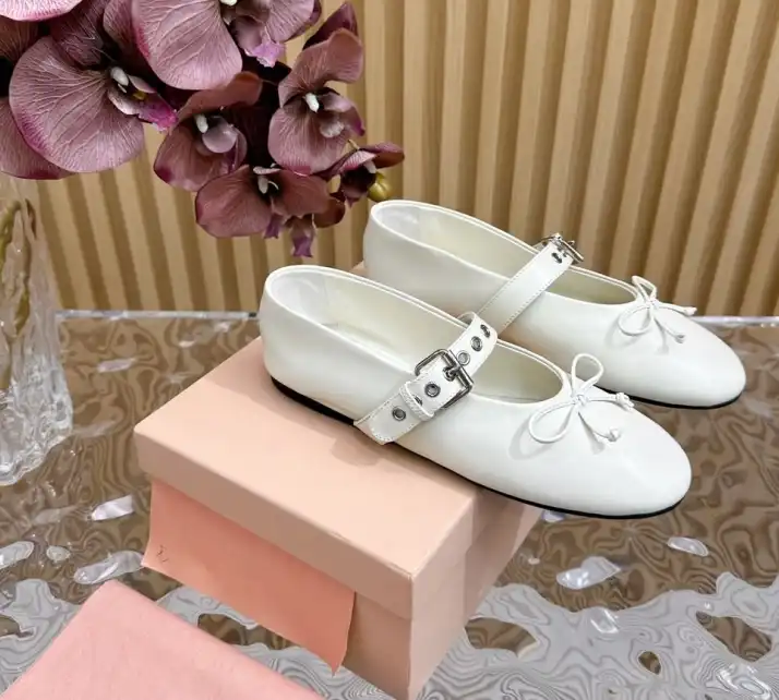 hype Miu Miu flat shoes