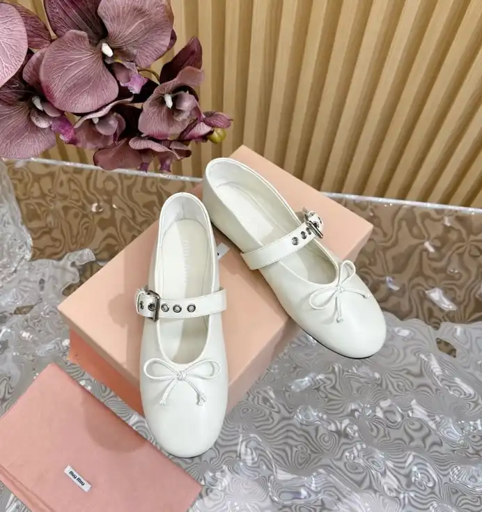 hype Miu Miu flat shoes