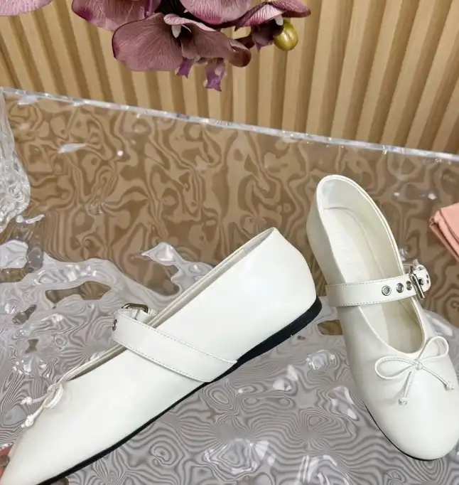 hype Miu Miu flat shoes