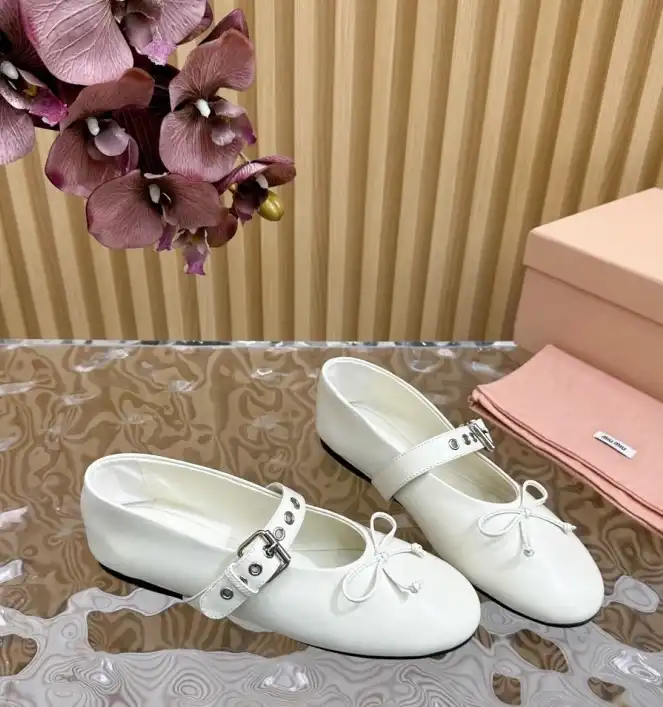 hype Miu Miu flat shoes