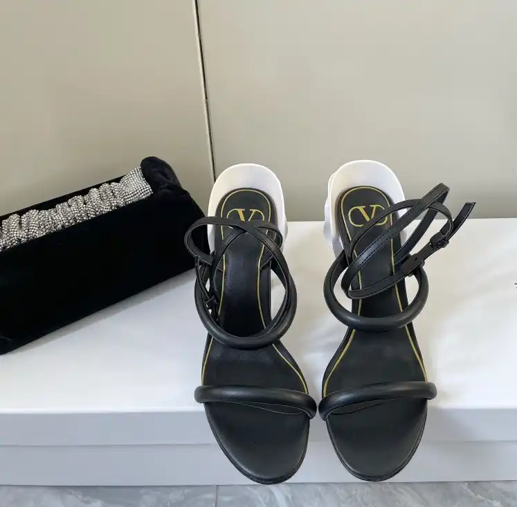 hype Valentino Sandals