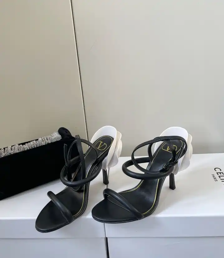 hype Valentino Sandals