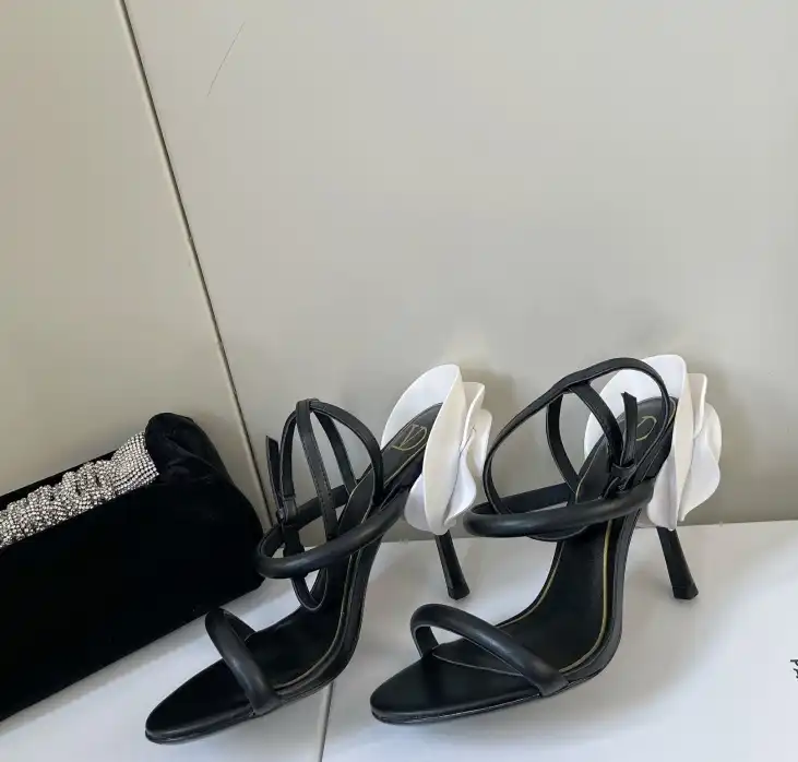 hype Valentino Sandals