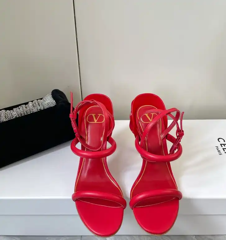 hype Valentino Sandals