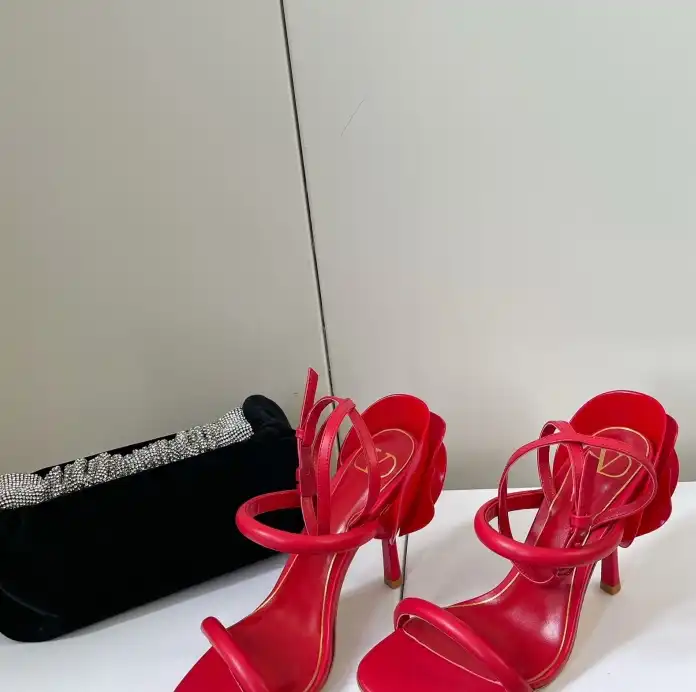 hype Valentino Sandals