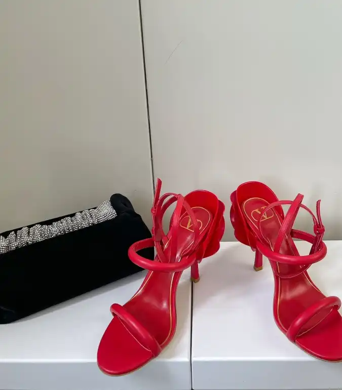 hype Valentino Sandals