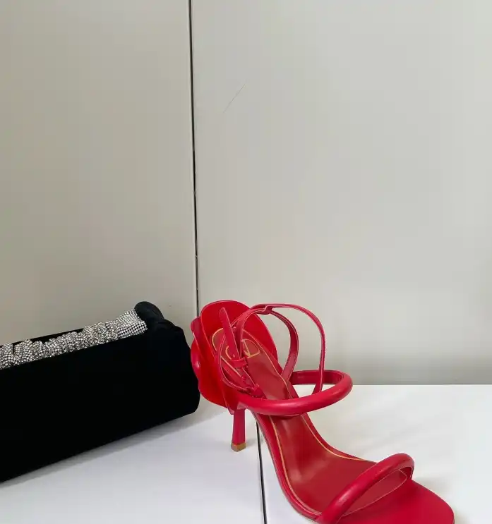 hype Valentino Sandals