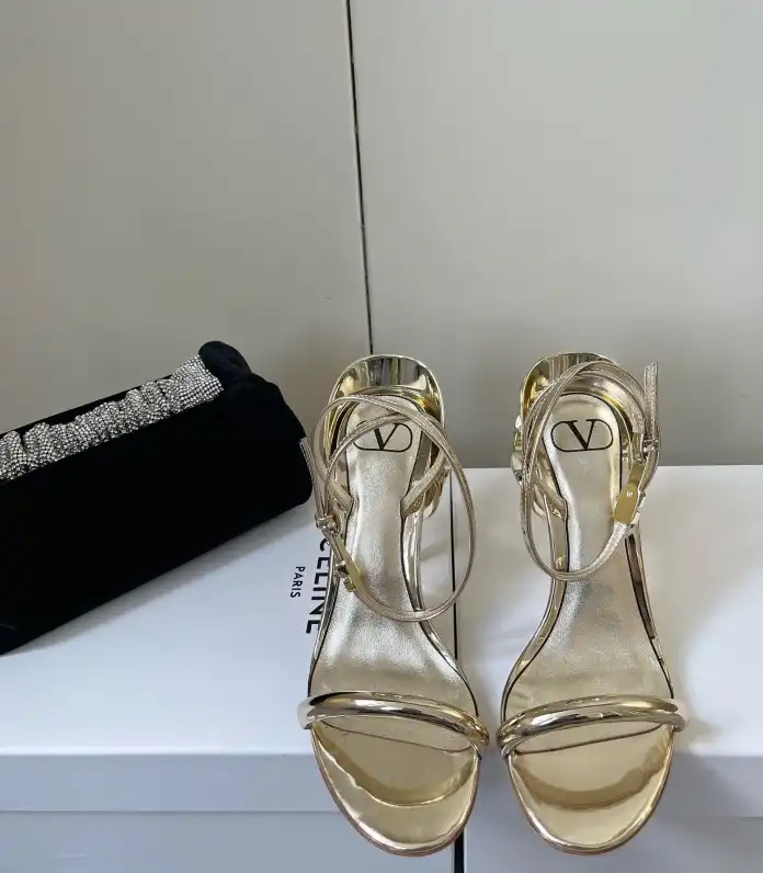 hype Valentino Sandals