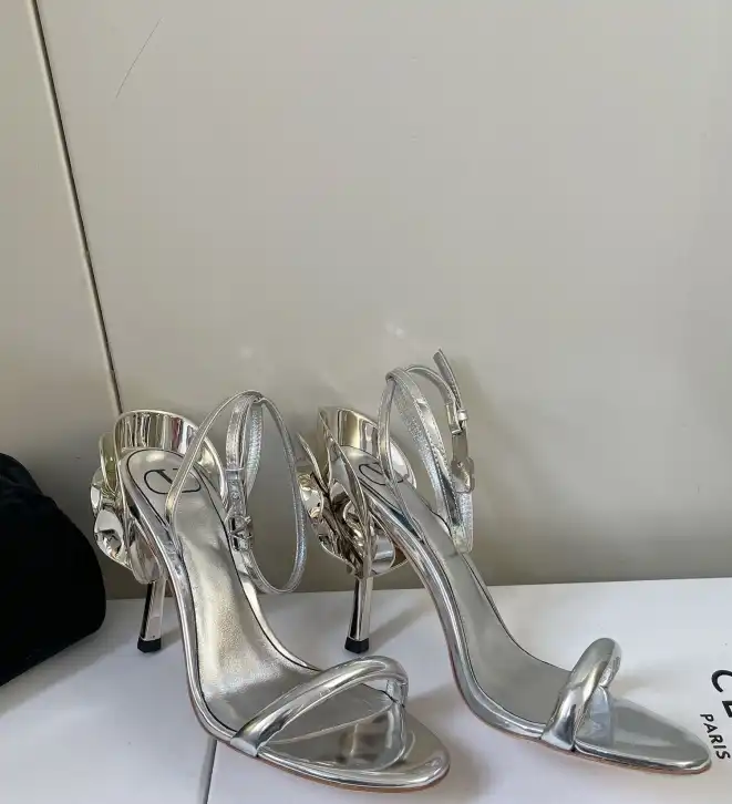 hype Valentino Sandals