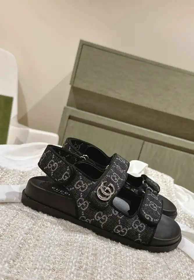 hype Gucci Sandals