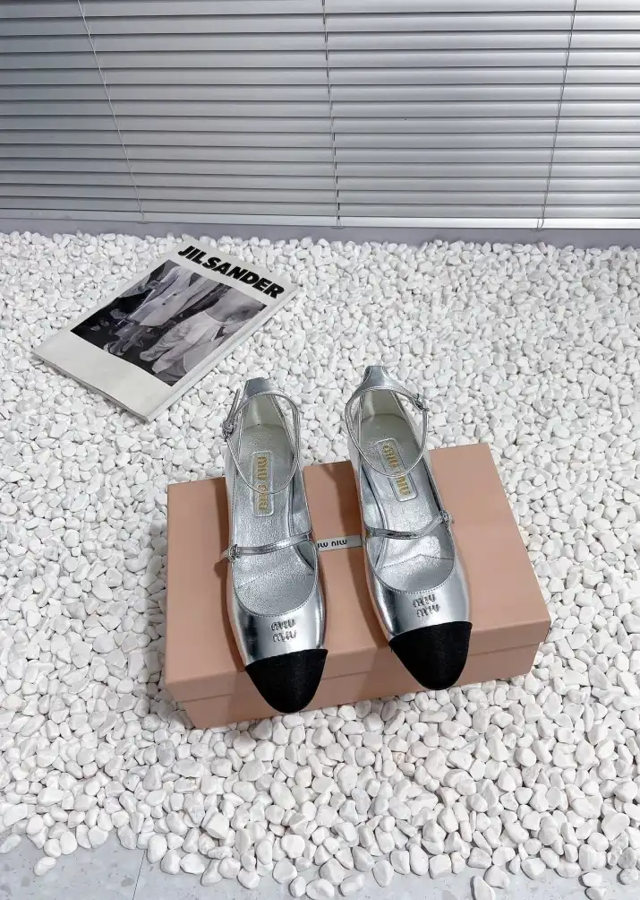 hype Miu Miu flat shoes