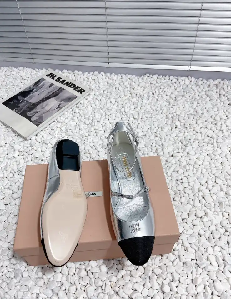 hype Miu Miu flat shoes