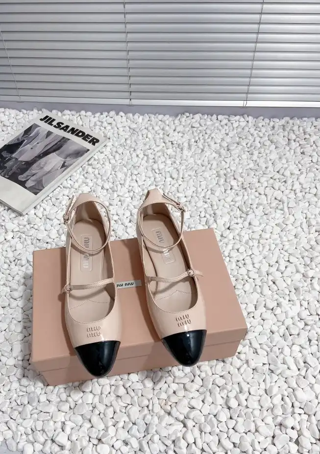 hype Miu Miu flat shoes