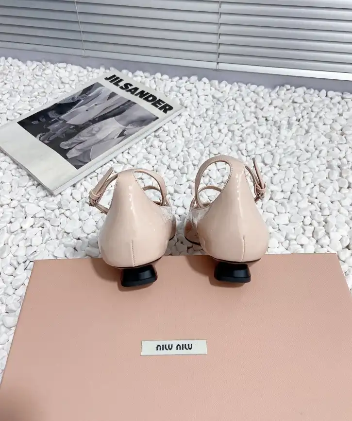 hype Miu Miu flat shoes